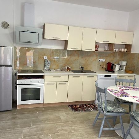 Apartmani Ira ヴィル エクステリア 写真