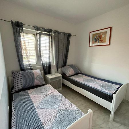 Apartmani Ira ヴィル 部屋 写真