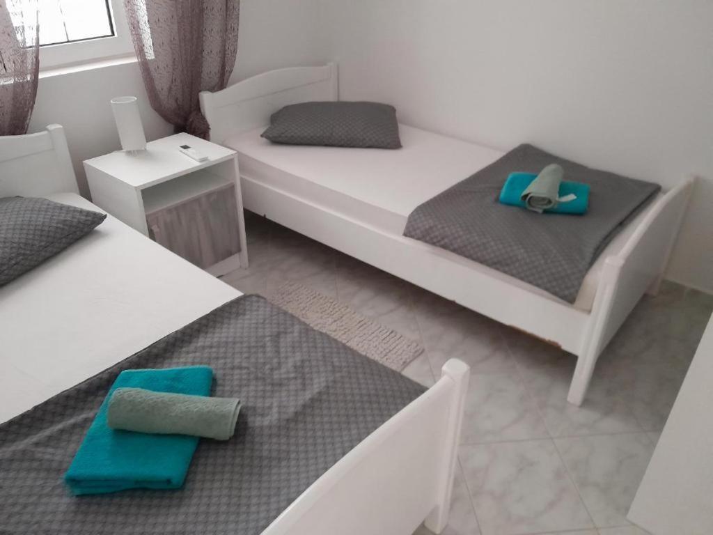 Apartmani Ira ヴィル 部屋 写真