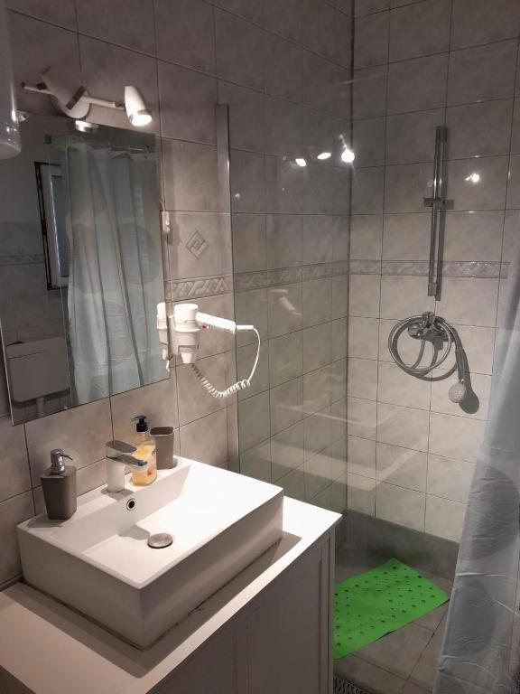 Apartmani Ira ヴィル 部屋 写真