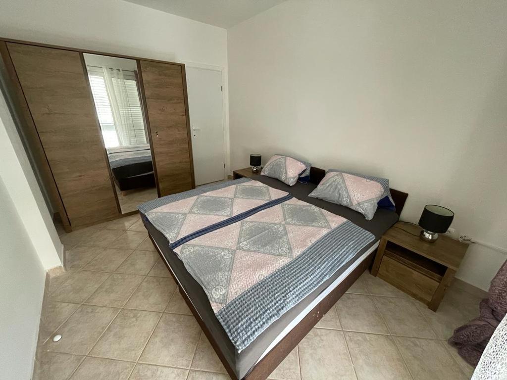Apartmani Ira ヴィル エクステリア 写真