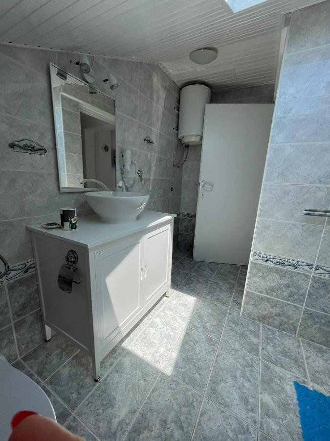 Apartmani Ira ヴィル エクステリア 写真