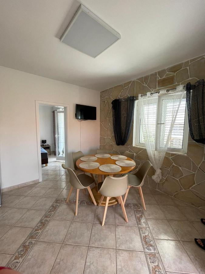 Apartmani Ira ヴィル エクステリア 写真