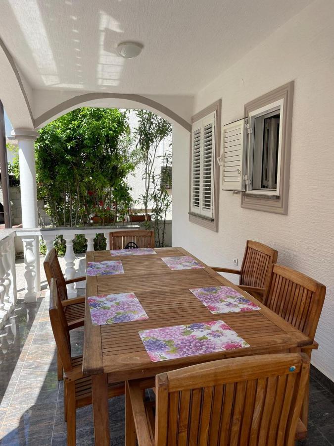 Apartmani Ira ヴィル エクステリア 写真