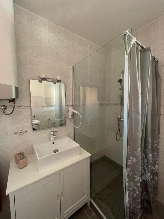 Apartmani Ira ヴィル エクステリア 写真