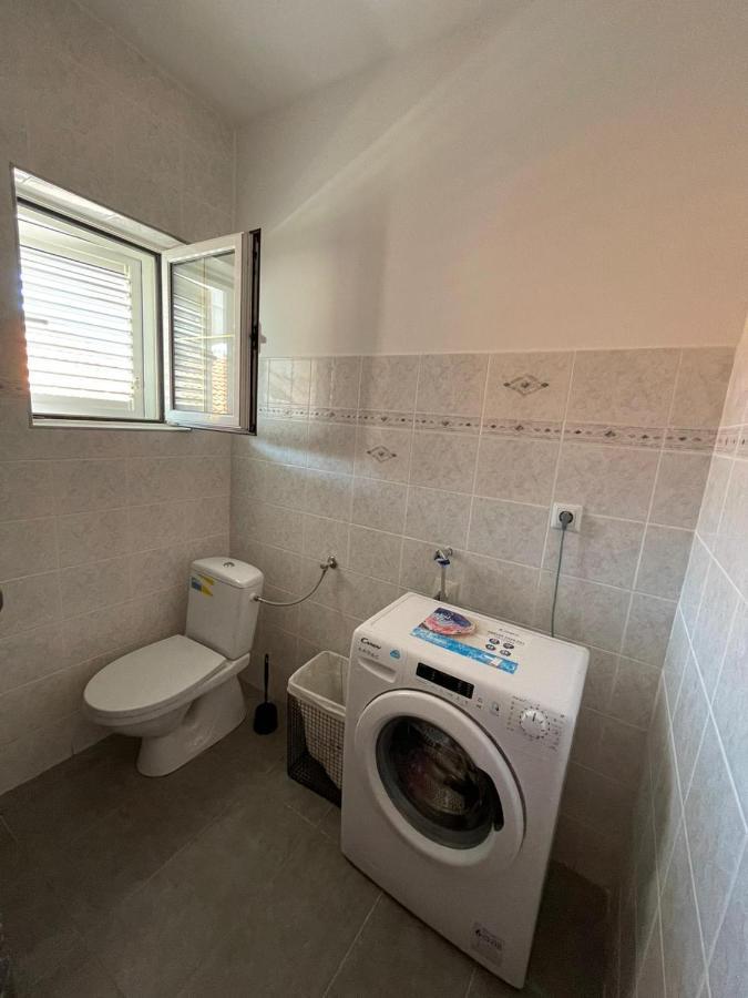 Apartmani Ira ヴィル エクステリア 写真