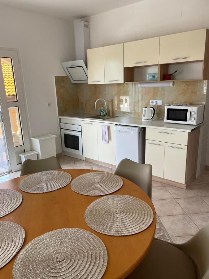 Apartmani Ira ヴィル エクステリア 写真