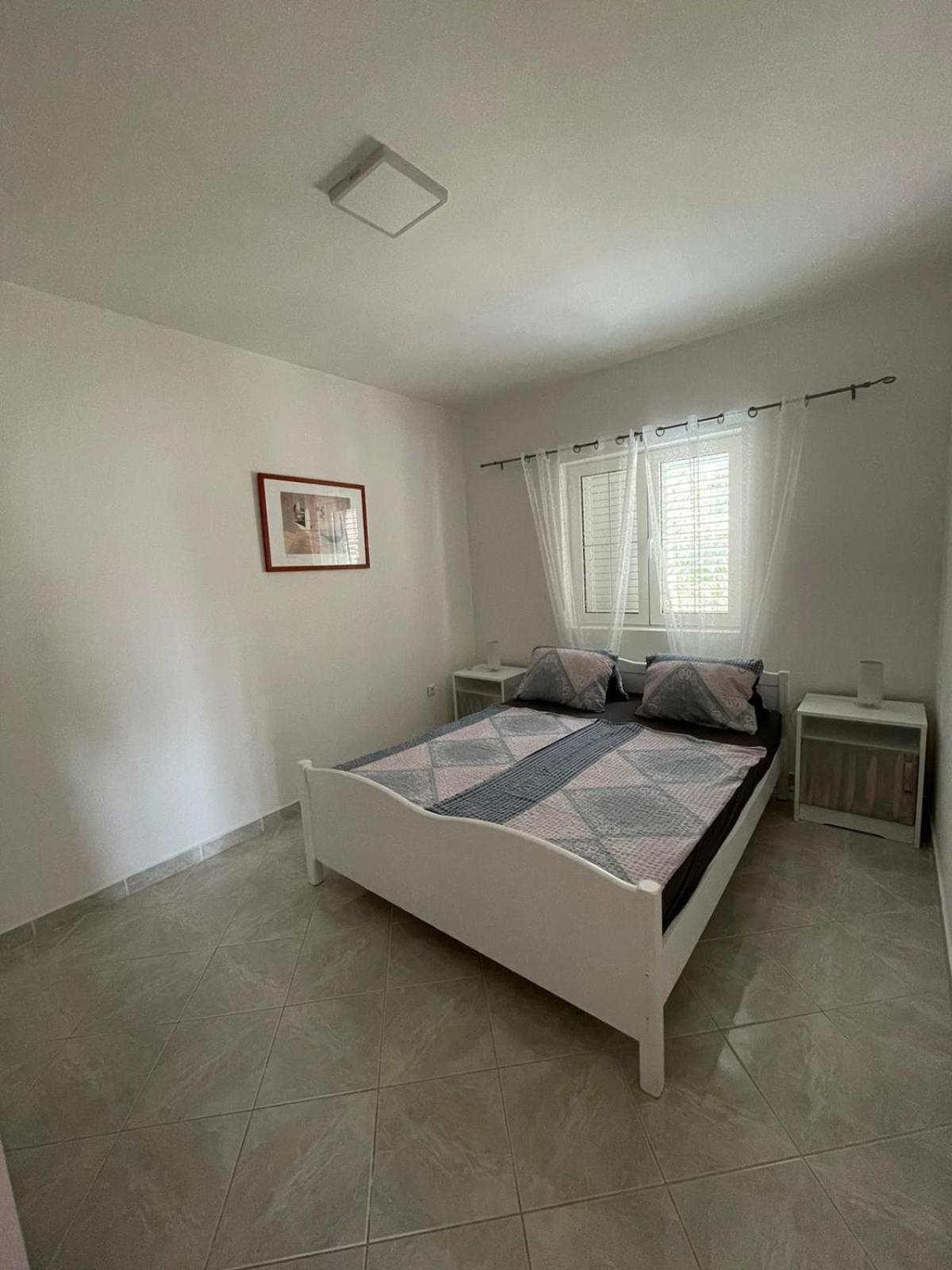 Apartmani Ira ヴィル 部屋 写真