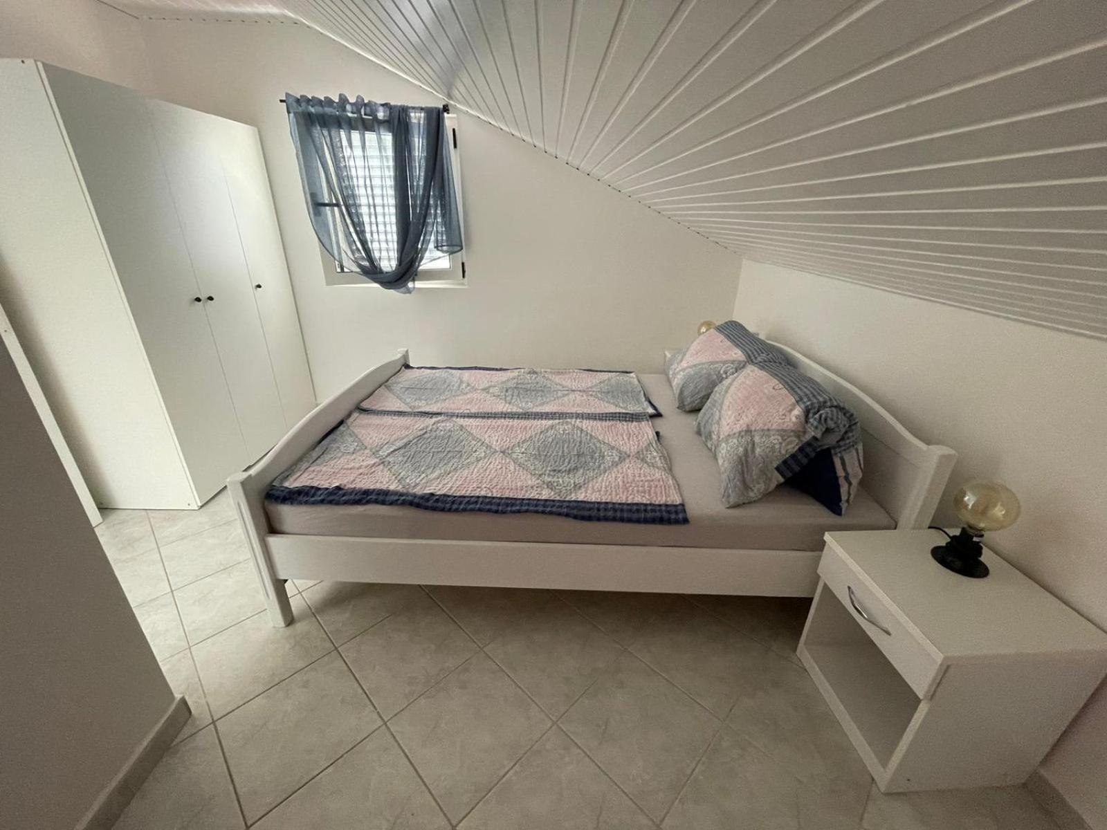 Apartmani Ira ヴィル 部屋 写真