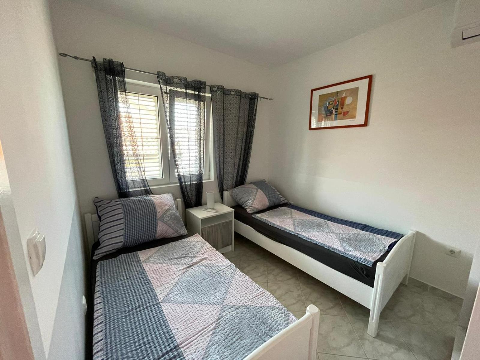 Apartmani Ira ヴィル 部屋 写真