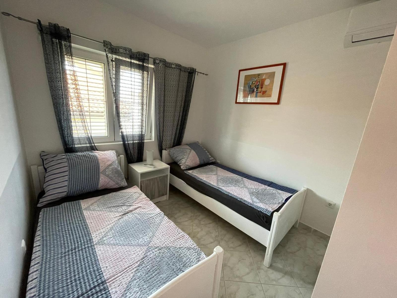 Apartmani Ira ヴィル 部屋 写真